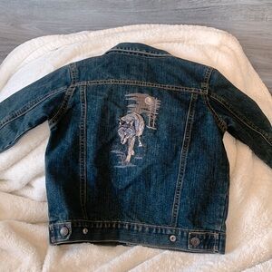 Old Navy Jean Jacket 4t with Wolf and moon scene embroidered on back Mint !
